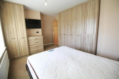 Bedroom..jpg