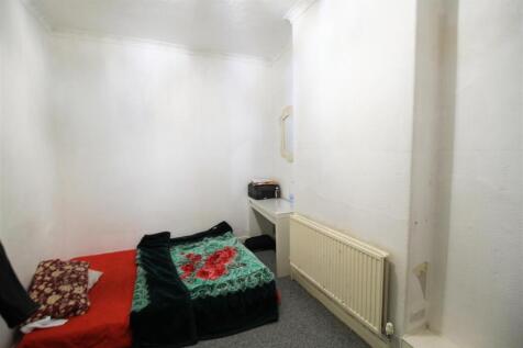 Bedroom 1.jpg