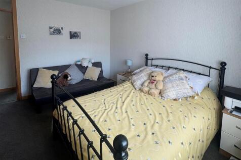 bed 2.jpg