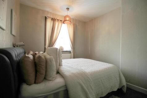 Bedroom..jpg