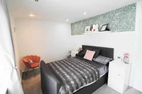 Bedroom..jpg