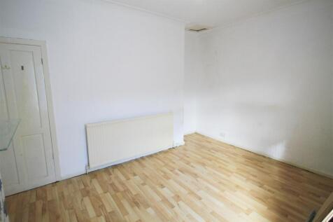 Bedroom 1.jpg