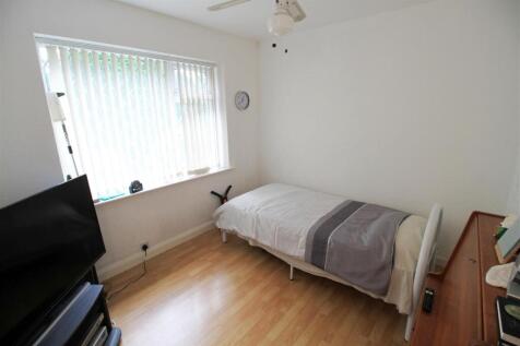 Bedroom 1.jpg