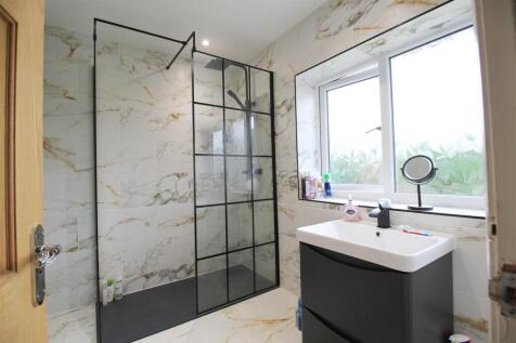 Walk in shower.jpg