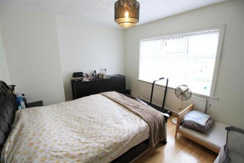 Bedroom 1.jpg