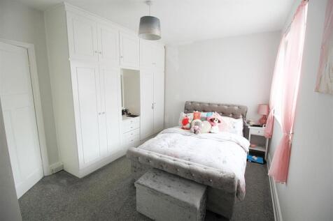 Bedroom 1.jpg