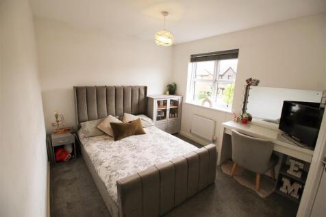 Bedroom 1.jpg