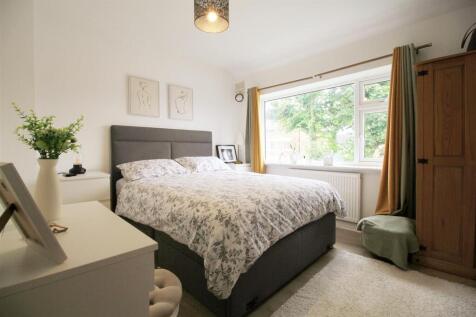 Bedroom 1.jpg