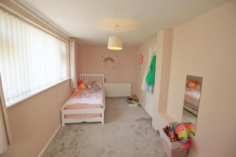 Bedroom..jpg