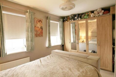 Bedroom 1.jpg
