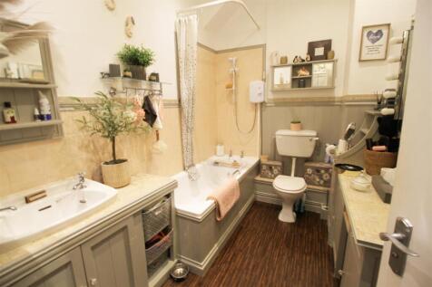 Bathroom.jpg
