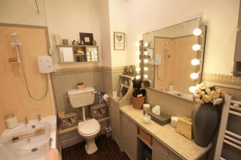 Bathroom..jpg