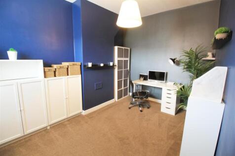 Bedroom 1.jpg