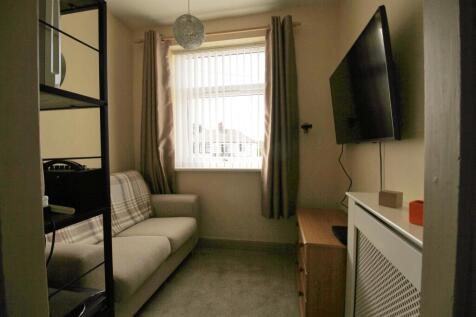 Bedroom 1.jpg