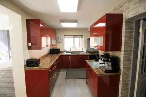 Kitchen...jpg