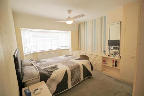 Bedroom 1.jpg