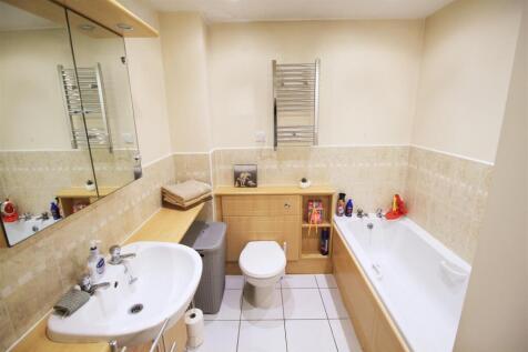 Family Bathroom.jpg