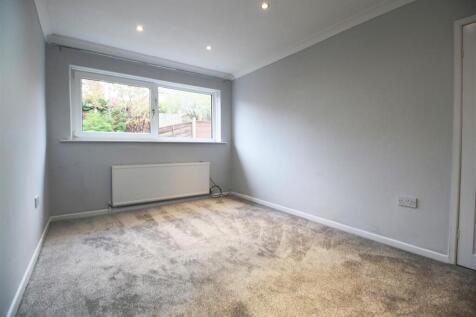 Bedroom 1.jpg