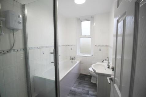 1st Floor Bathroom.jpg