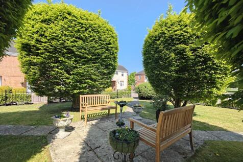 Front Communal Garden