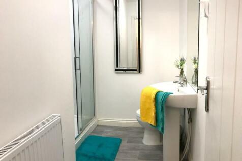 other bathroom.jpg