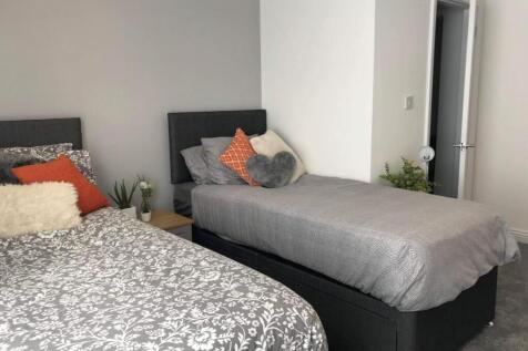 bedroom 2.JPG