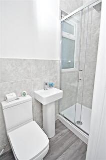 Bathroom 2 (3).jpg