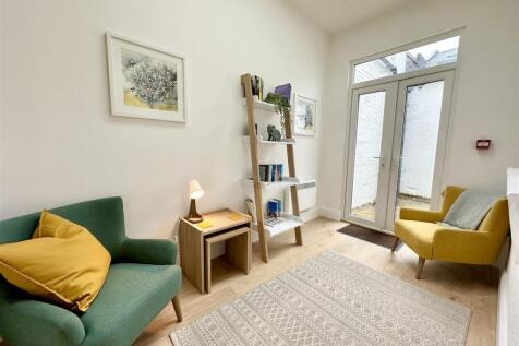 Communal Snug