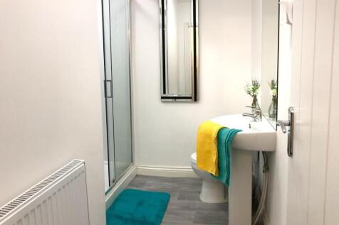 other bathroom.jpg
