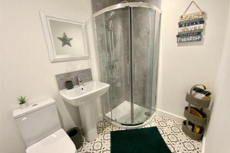 Main bathroom sole use of room 1