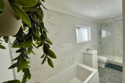 BATHROOM 2.jpg