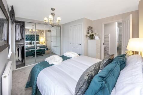 Main bedroom with en suite