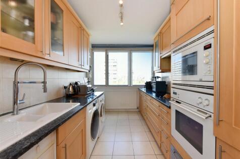 Flat 65 Raynham (2).JPG