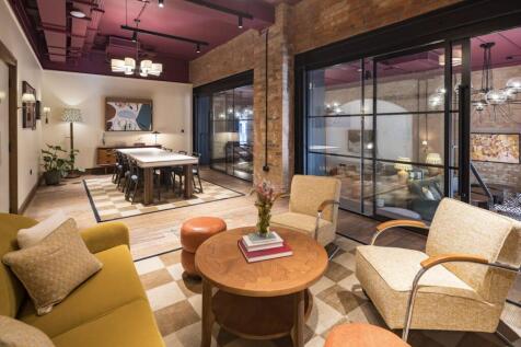 Alfred&#39;s Club / Tenant Lounge