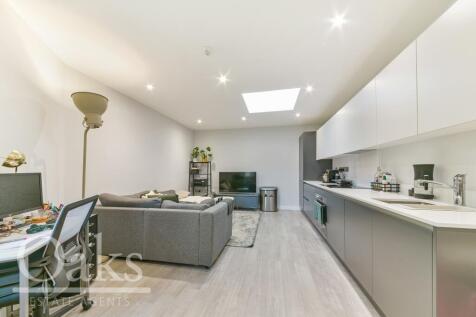 Kitchen / Reception