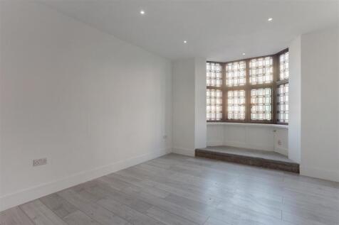 64391_Flat 2 15 High Street  (16).jpg