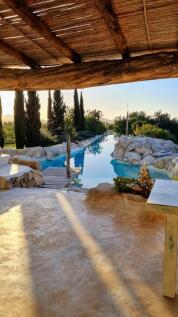 UA051 Pool from Terr