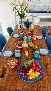 UA051 Table for frie