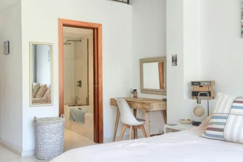 Bedroom 1 - 1