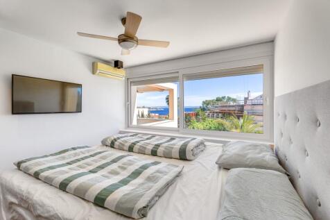 8 Master bedroom vie