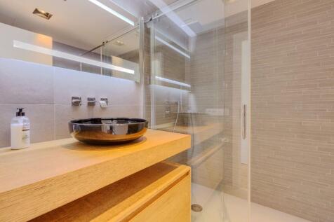 10b bathroom 2