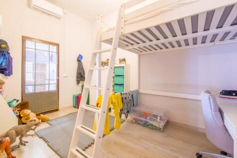 11. Downstairs Bedro
