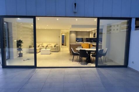 e8886672-6e24-4de8-a