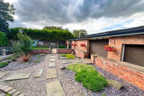 4-ladyshore garden 1.jpg
