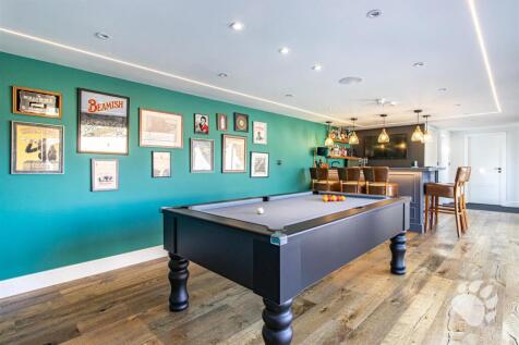 Bar / Games Room