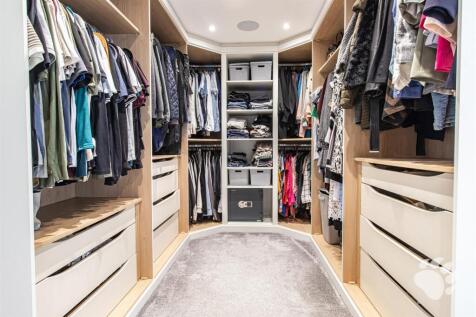 Walk-In Wardrobe