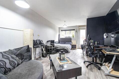 Sitting Room / Bedroom 4
