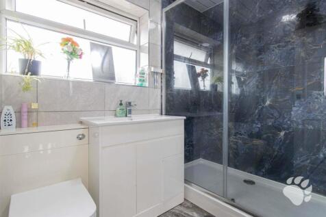 Family Bathroom - 1F