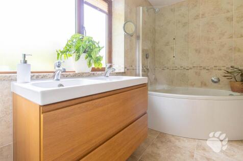 Ensuite to Master Bedroom