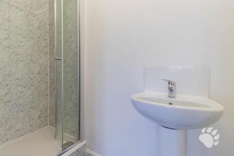 En-Suite to Bedroom 1